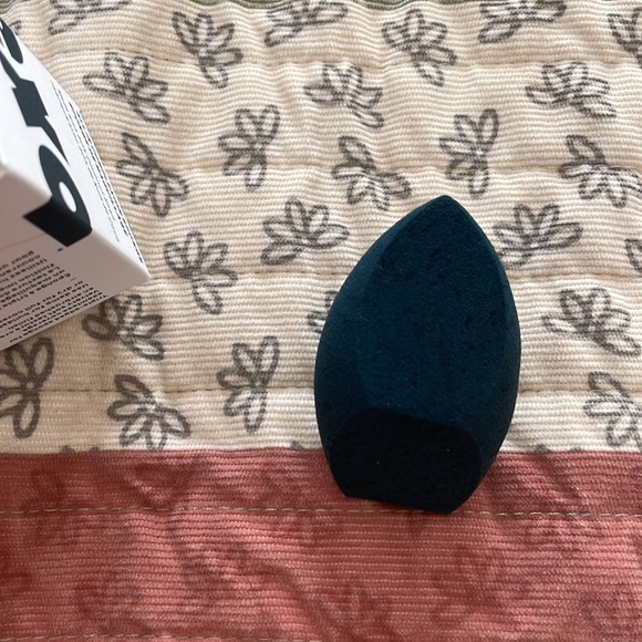 Exa Complexion Sponge - Picture 4 of 5